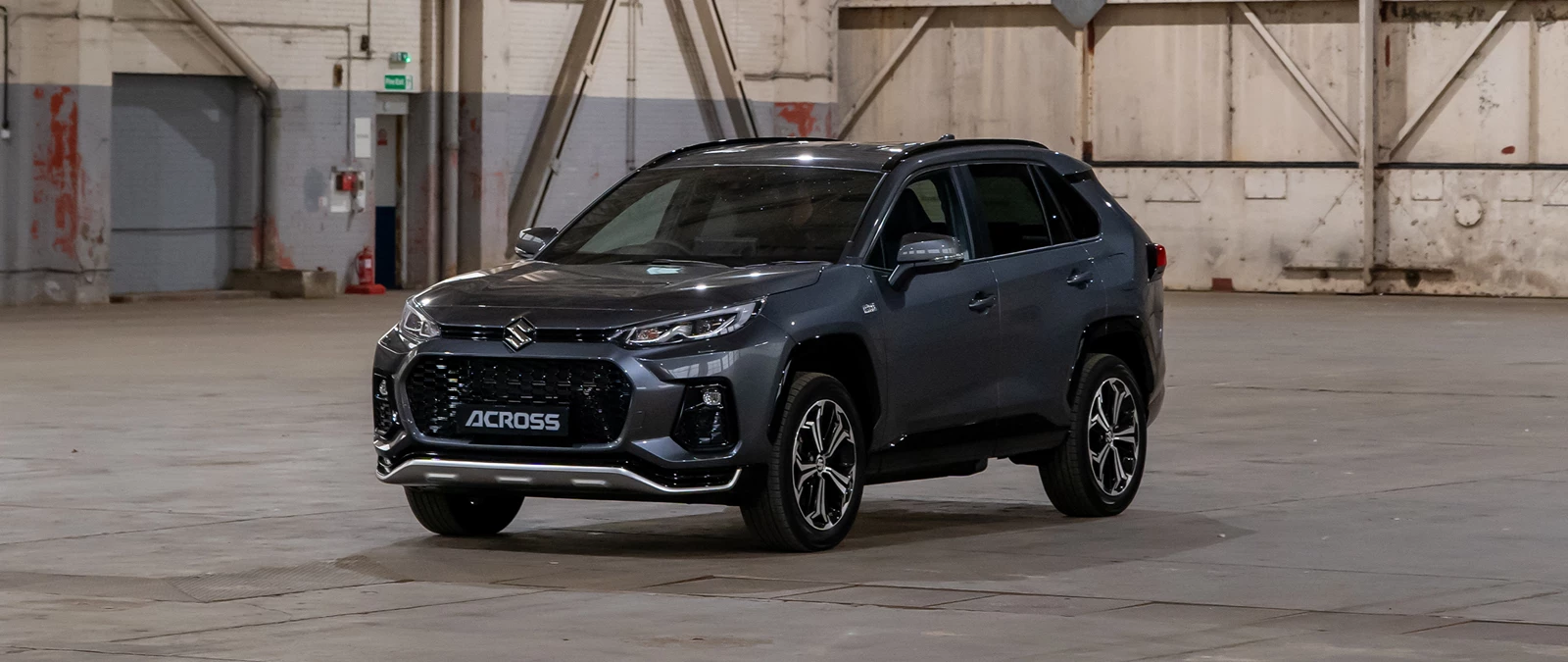 Suzuki Across Plug-in Hybrid iz prednjeg tričetvrtinskog kuta