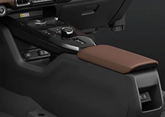 Prednji držači čaša, USB napajanje i središnja polica Suzuki e VITARE